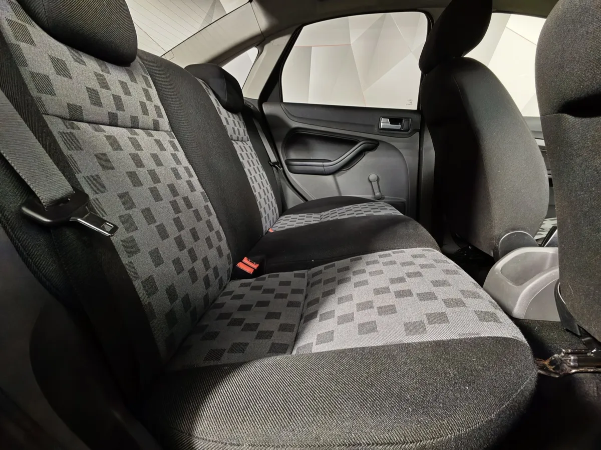 Ford Focus 1.8 MT (125 л.с.) Trend Черный в АВИЛОН. Слайд №15