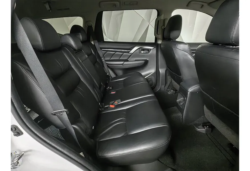 Mitsubishi Pajero Sport 2.4 DI-D AT AWD (181 л.с.) Белый в АВИЛОН. Слайд №16 Mitsubishi Pajero Sport 2.4 DI-D AT AWD (181 л.с.) Белый в АВИЛОН. Слайд №16