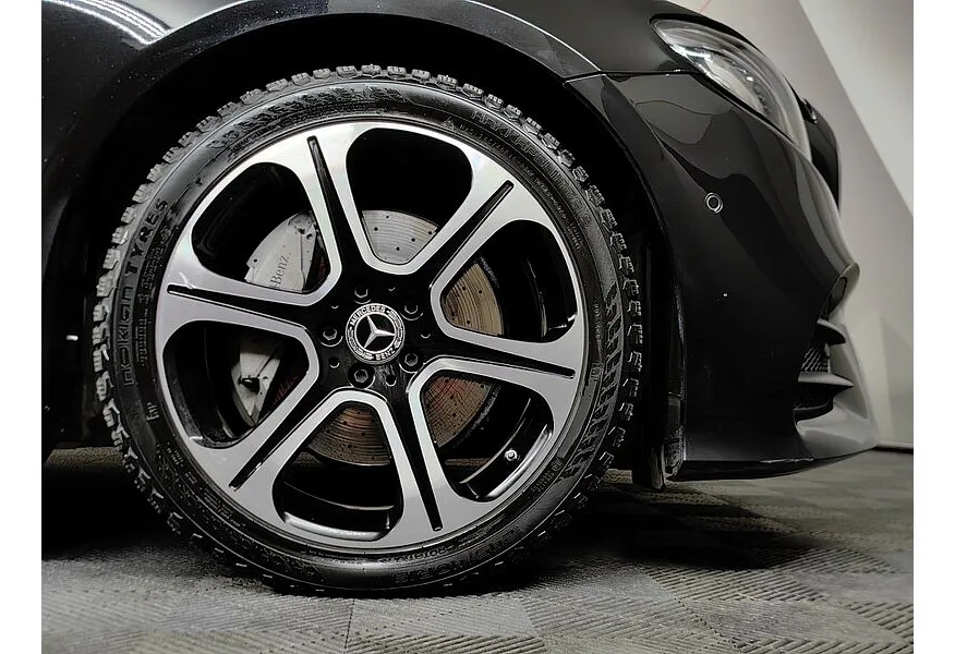 Mercedes-Benz E-Класс E 200 4MATIC G-TRONIC (184 л.с.) Sport Черный в АВИЛОН. Слайд №9