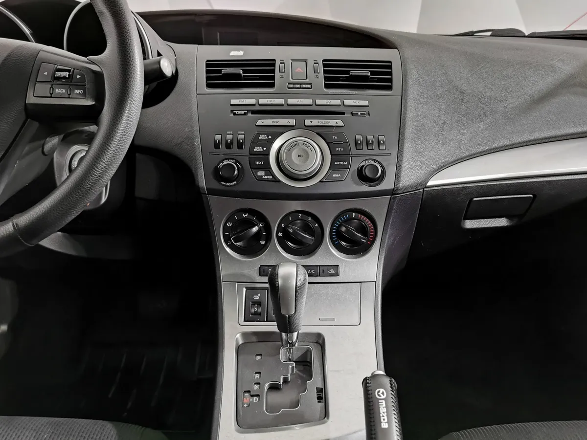 Mazda 3 1.6 AT (105 л.с.) Белый в АВИЛОН. Слайд №14