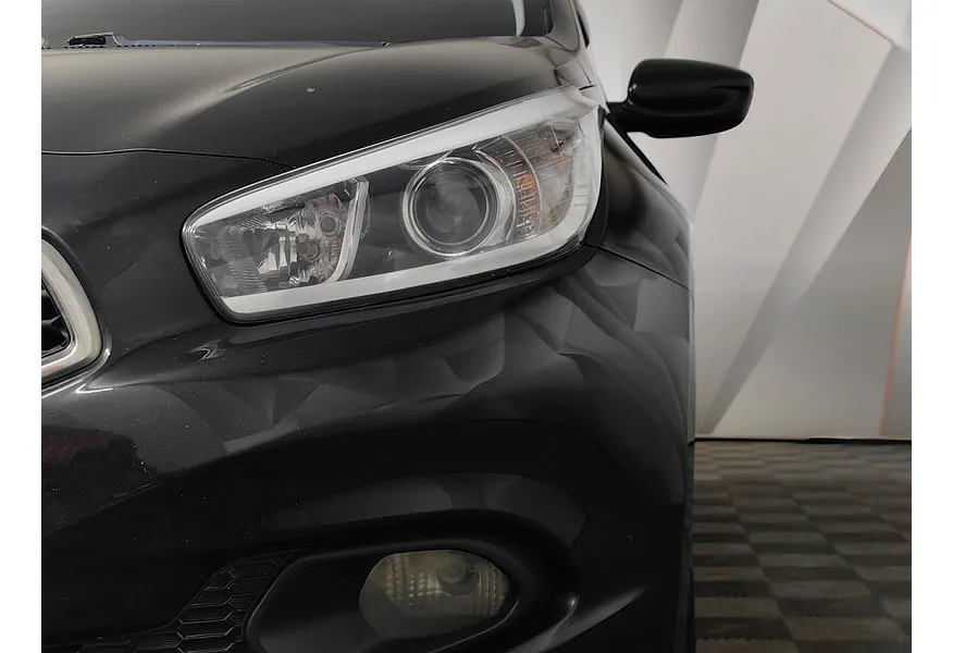 Kia Ceed 1.4 MT (100 л.с.) Черный в АВИЛОН. Слайд №10 Kia Ceed 1.4 MT (100 л.с.) Черный в АВИЛОН. Слайд №10