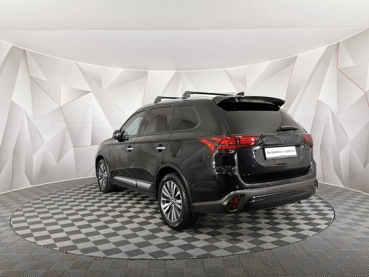 Mitsubishi Outlander 2.4 MIVEC CVT 4WD (167 л.с.) Ultimate Черный в АВИЛОН. Слайд №4
