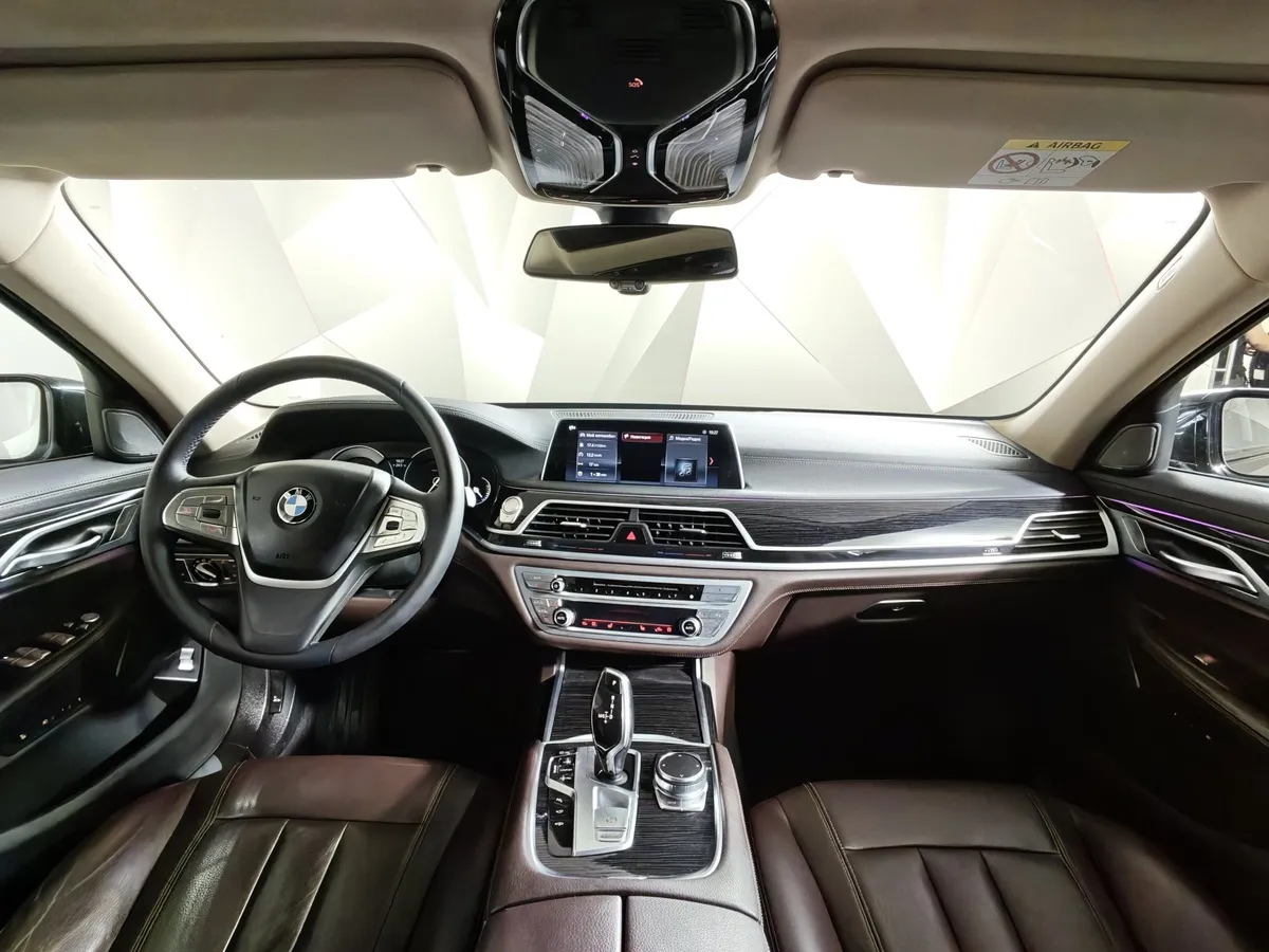 BMW 7 серия 730Ld xDrive AT (249 л.с.) Exclusive Черный в АВИЛОН. Слайд №11