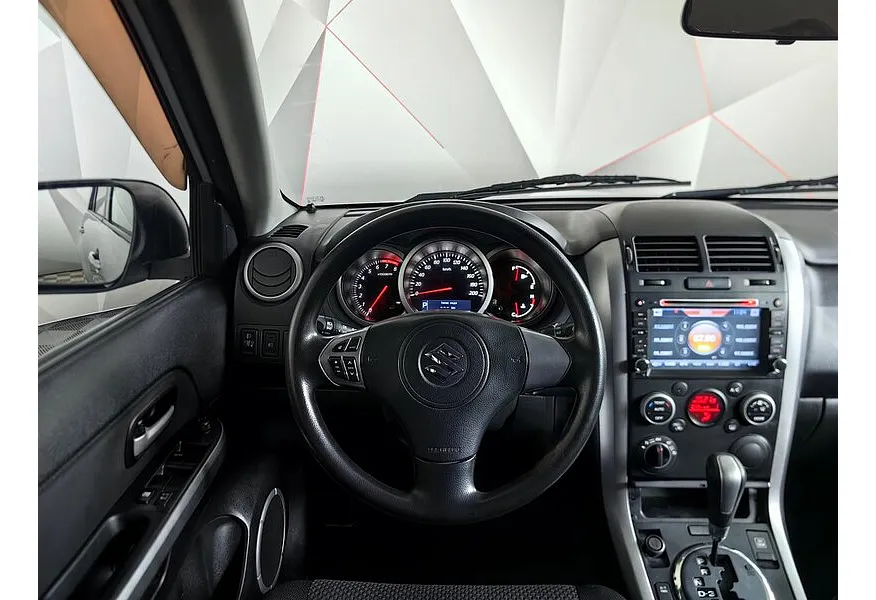 Suzuki Grand Vitara 2.0 AT (140 л.с.) Серый в АВИЛОН. Слайд №16