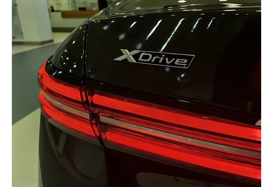 BMW 5 серия 520d xDrive AT (197 л.с.) Серый в АВИЛОН. Слайд №13