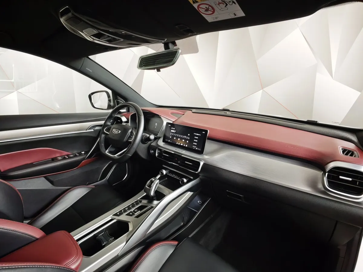 Geely Coolray 1.5T 7DCT 2WD (150 л.с.) Flagship Sport Белый в АВИЛОН. Слайд №13