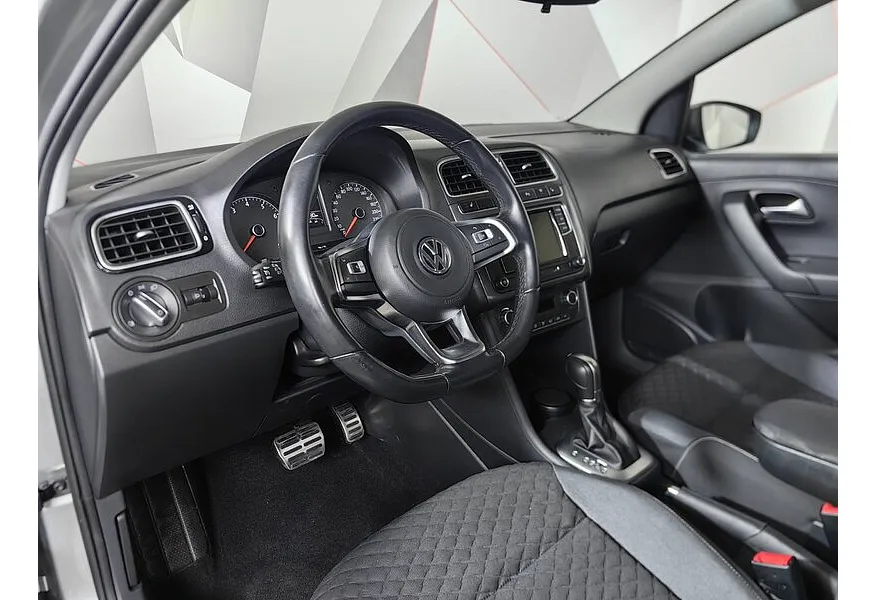 Volkswagen Polo 1.6 MPI AT (110 л.с.) Drive Серебристый в АВИЛОН. Слайд №18