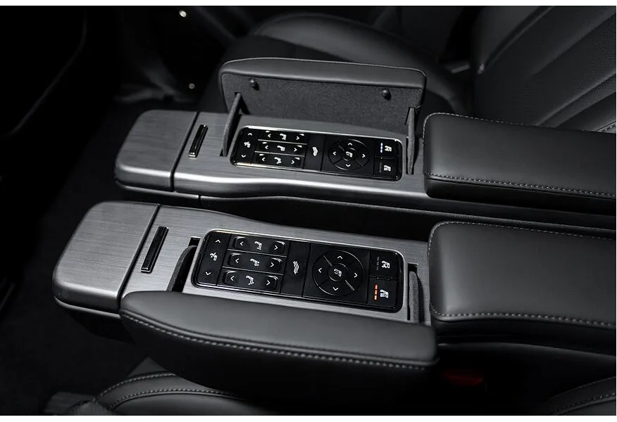 ROX 01 1.5 AT 4WD (475 л.с.) 6 мест Business Lounge Черный в АВИЛОН. Слайд №11