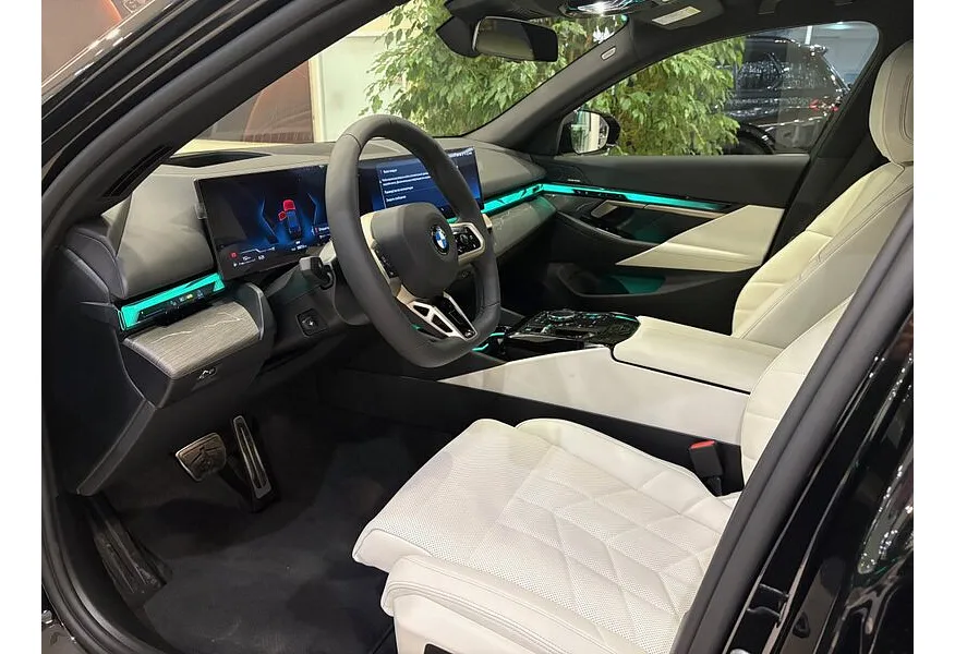 BMW 5 серия 520d xDrive AT (197 л.с.) Черный в АВИЛОН. Слайд №8