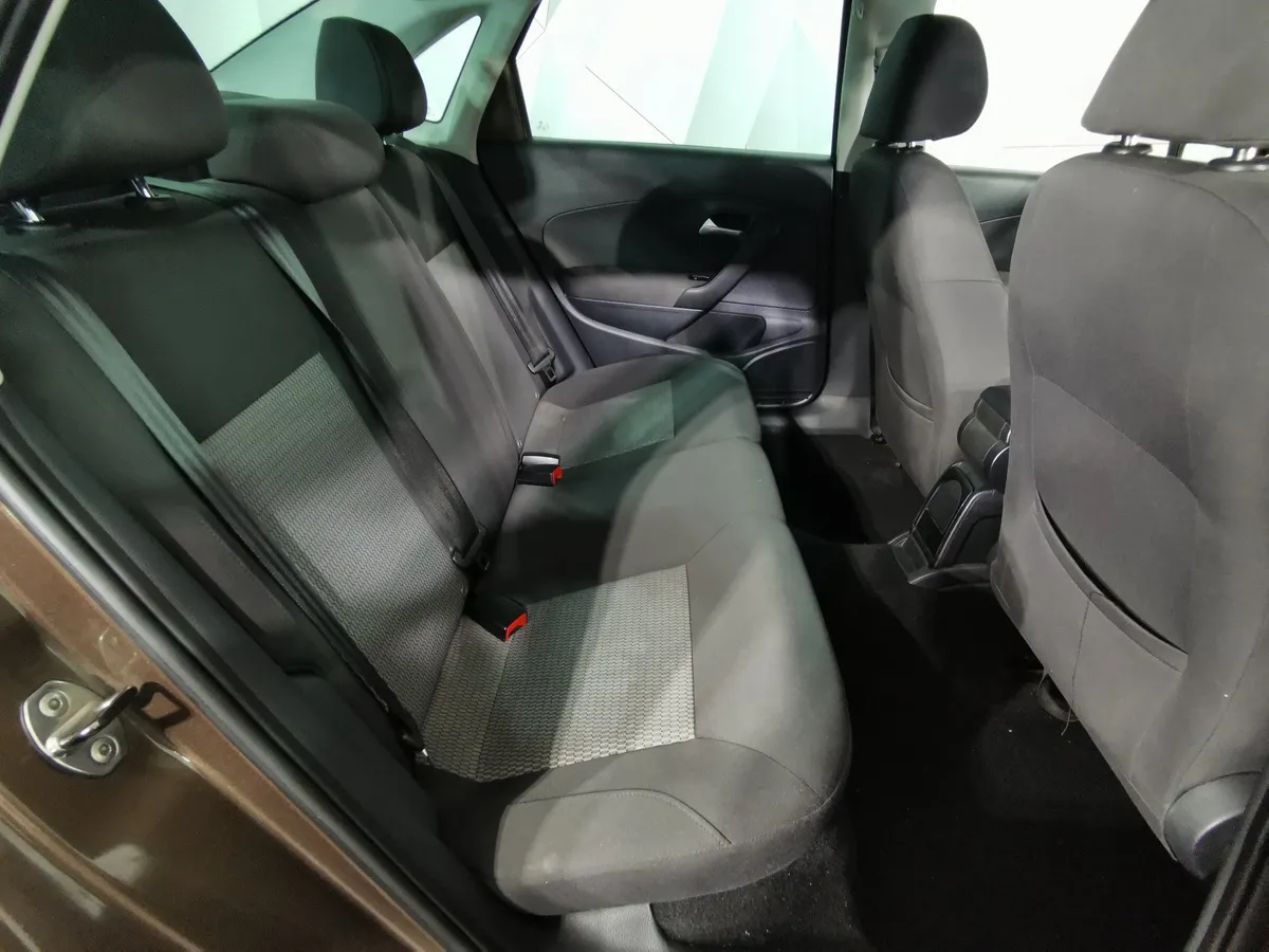 Volkswagen Polo 1.6 MPI AT (110 л.с.) Highline Коричневый в АВИЛОН. Слайд №14
