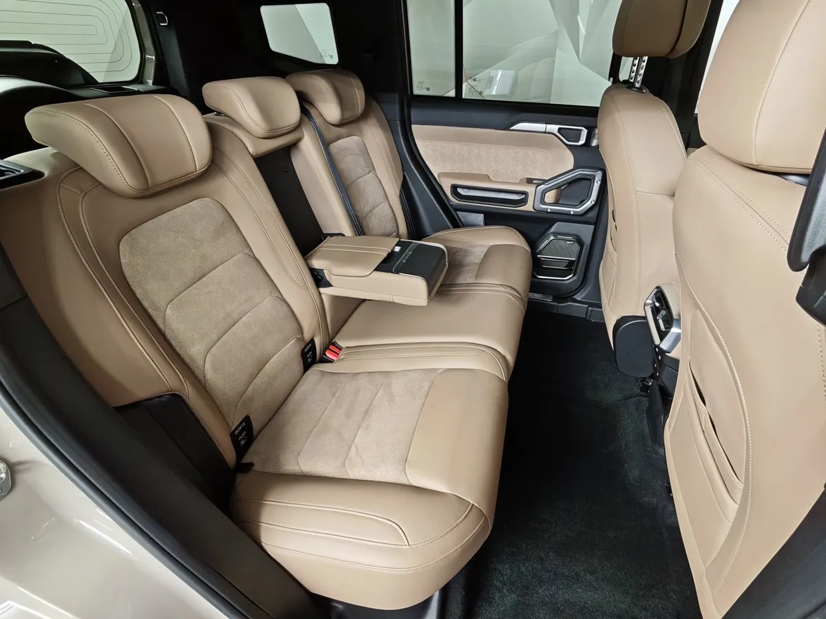JETOUR T2 2.0T 7DCT AWD (245 л.с.) Престиж Коричневый в АВИЛОН. Слайд №17