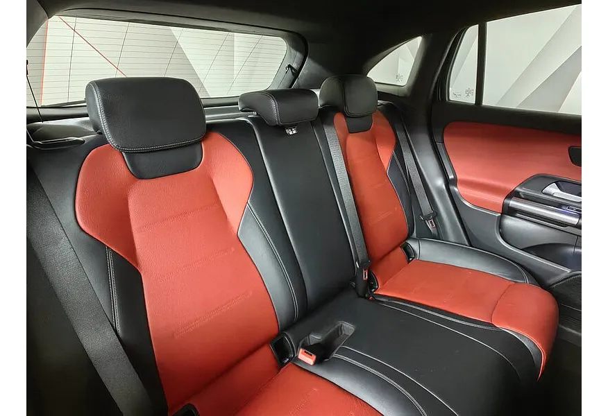 Mercedes-Benz GLA 250 8G-DCT 4MATIC (224 л.с.) Sport Черный в АВИЛОН. Слайд №17