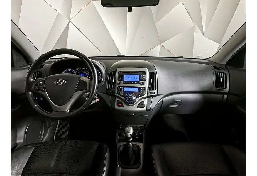 Hyundai i30 1.6 MT (122 л.с.) Серебристый в АВИЛОН. Слайд №13