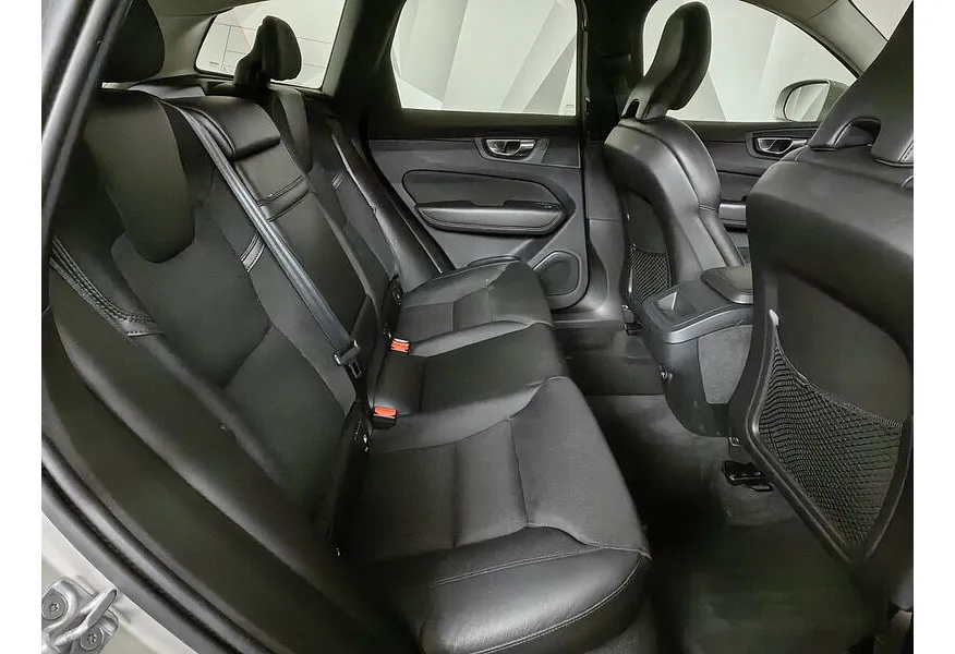 Volvo XC60 2.0 D4 AT AWD (190 л.с.) Momentum Бежевый в АВИЛОН. Слайд №11