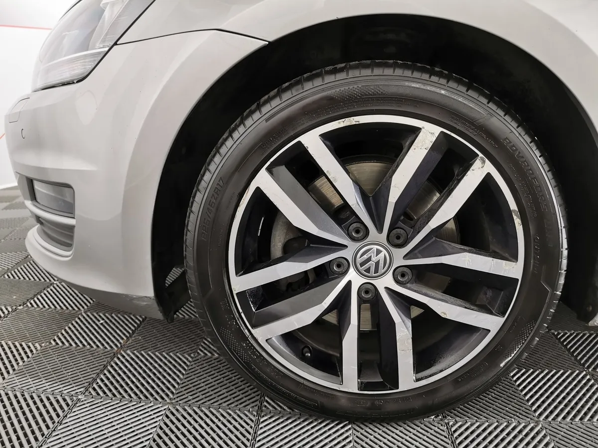 Volkswagen Golf 1.4 TSI BlueMotion DSG (140 л.с.) Highline Серый в АВИЛОН. Слайд №9