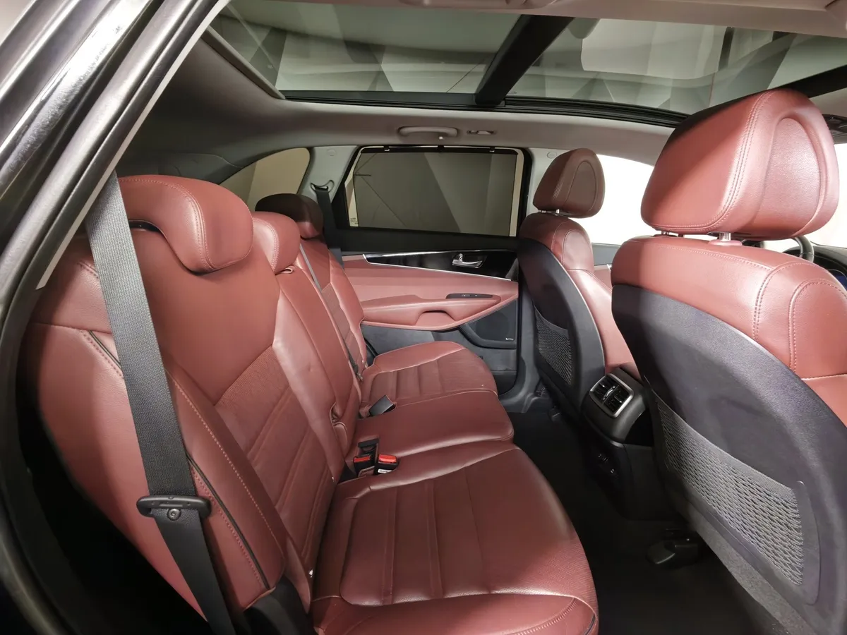 Kia Sorento 3.5 AT AWD (249 л.с.) GT Line Черный в АВИЛОН. Слайд №14