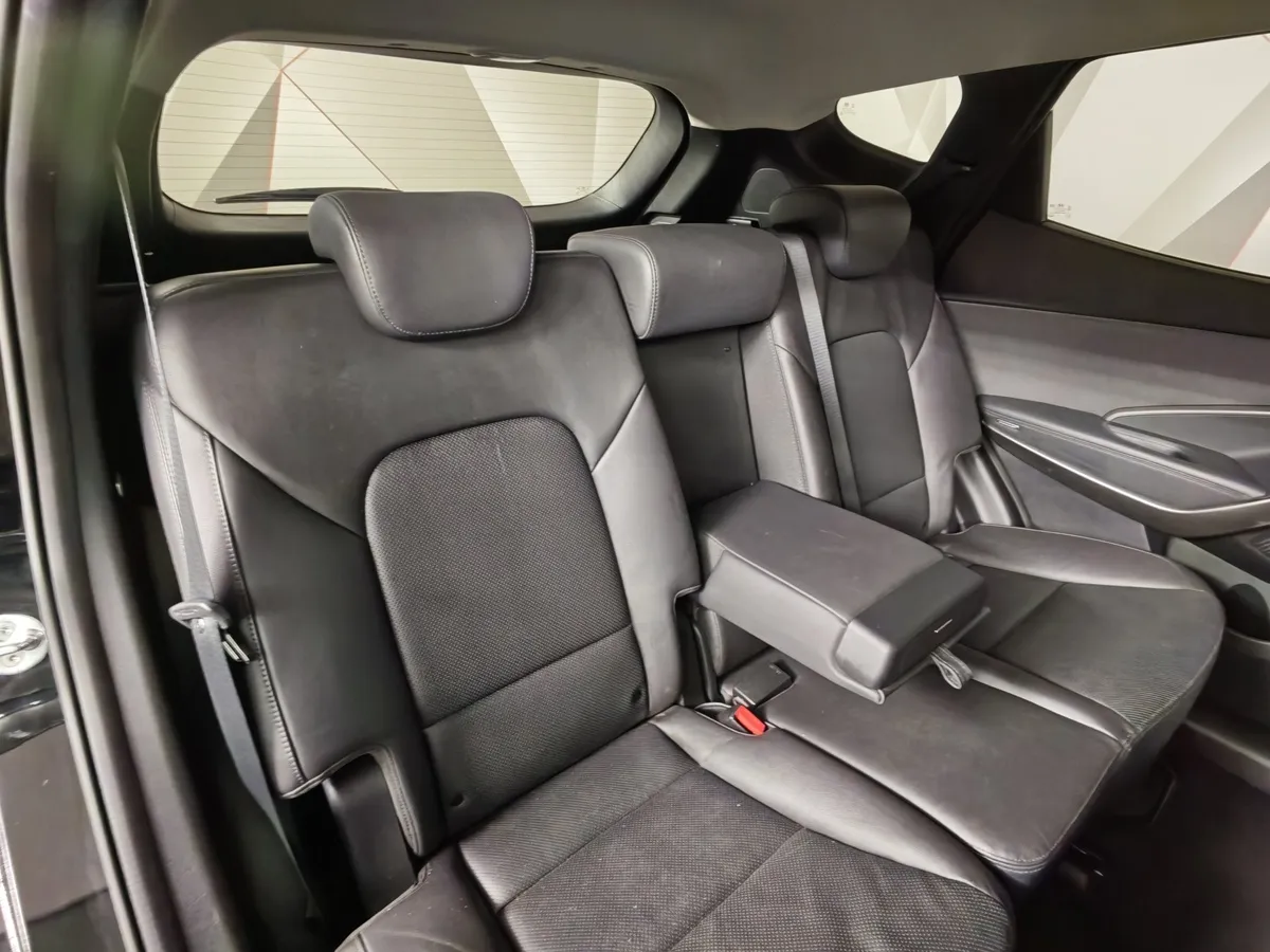 Hyundai Santa Fe 2.2 CRDI AT AWD (200 л.с.) Comfort Черный в АВИЛОН. Слайд №17