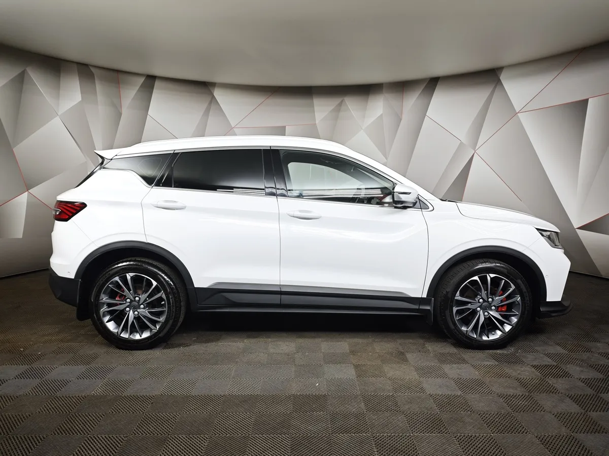 Geely Coolray 1.5T 7DCT 2WD (150 л.с.) Flagship Sport Белый в АВИЛОН. Слайд №6