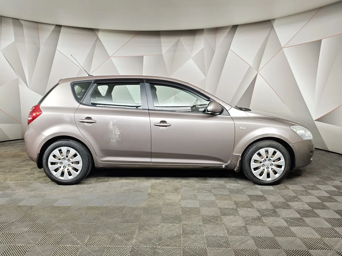 Kia Ceed 1.6 CRDi AT (115 л.с.) Бежевый в АВИЛОН. Слайд №6