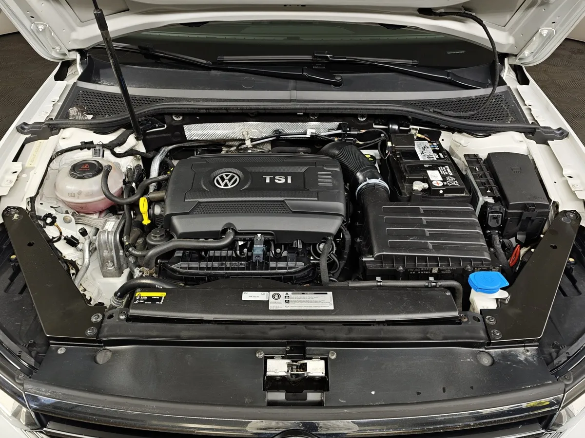 Volkswagen Passat 1.8 TSI BlueMotion DSG (180 л.с.) Highline Белый в АВИЛОН. Слайд №11