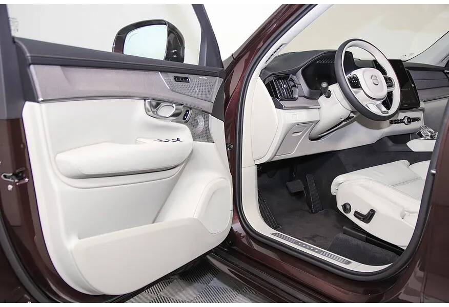 Volvo XC90 2.0 B5 mild hybrid AT AWD (7 мест) (250 л.с.) Ultra Bright Красный в АВИЛОН. Слайд №8