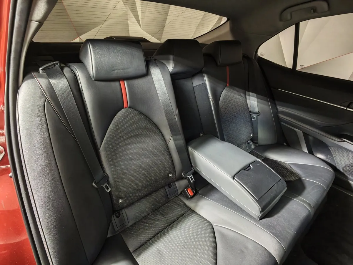 Toyota Camry 2.5 AT (200 л.с.) Красный в АВИЛОН. Слайд №17