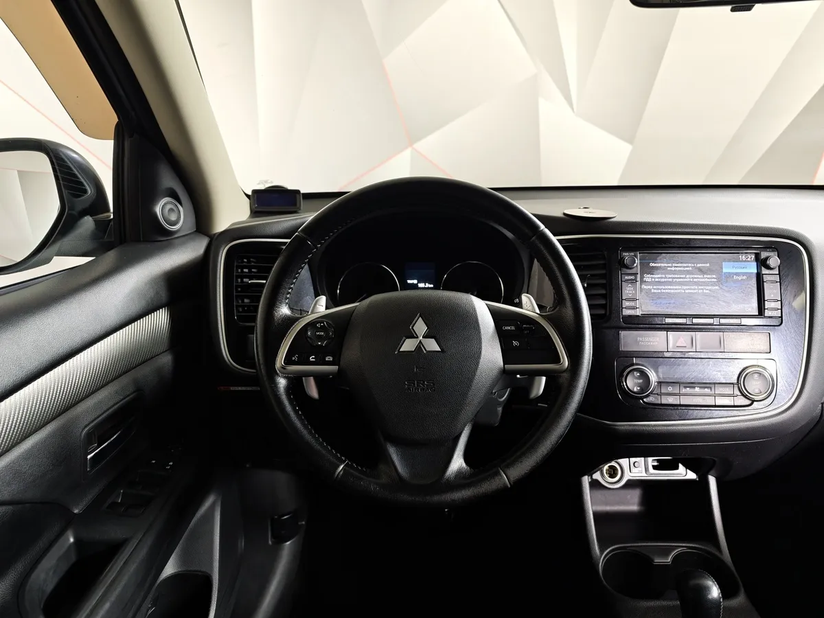 Mitsubishi Outlander 2.4 MIVEC CVT 4WD (167 л.с.) Ultimate Plus Серебристый в АВИЛОН. Слайд №20