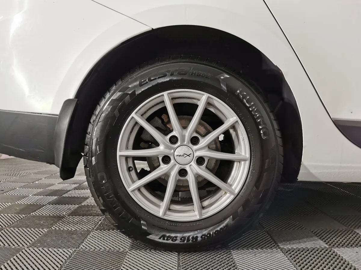 Renault Megane 1.5 dCi MT (90 л.с.) Белый в АВИЛОН. Слайд №9