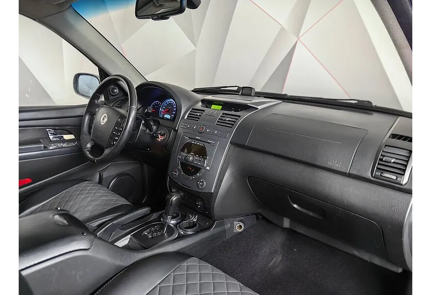 SsangYong Rexton 2.7 Xdi AT AWD (165 л.с.) Серебристый в АВИЛОН. Слайд №11