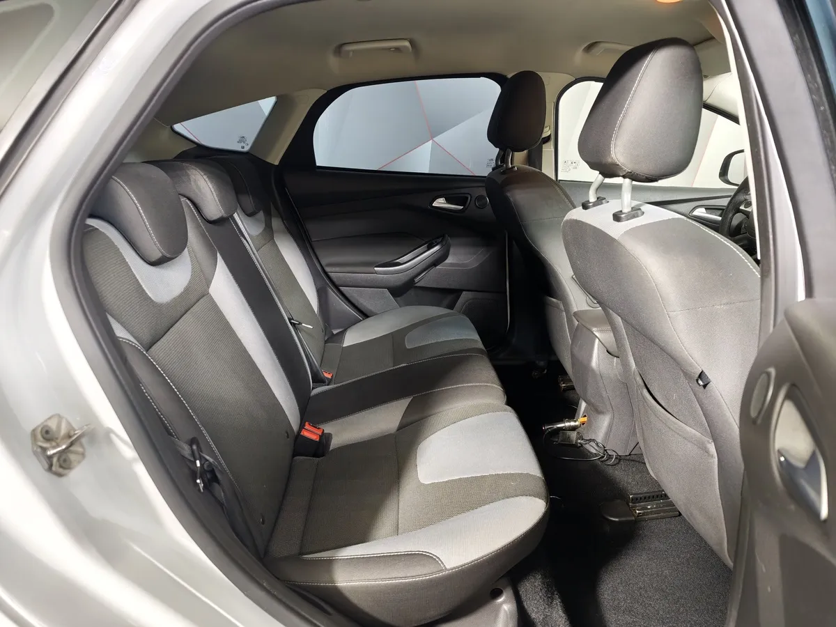 Ford Focus 1.6 Ti-VCT PowerShift (105 л.с.) Trend Белый в АВИЛОН. Слайд №16