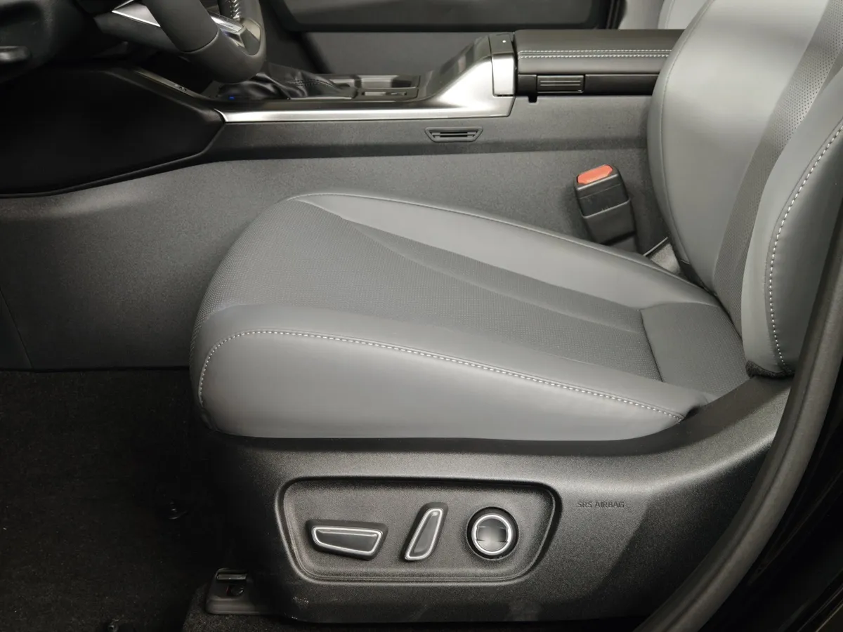 Toyota RAV4 2.0 CVT 4WD (171 л.с.) Люкс Черный в АВИЛОН. Слайд №23