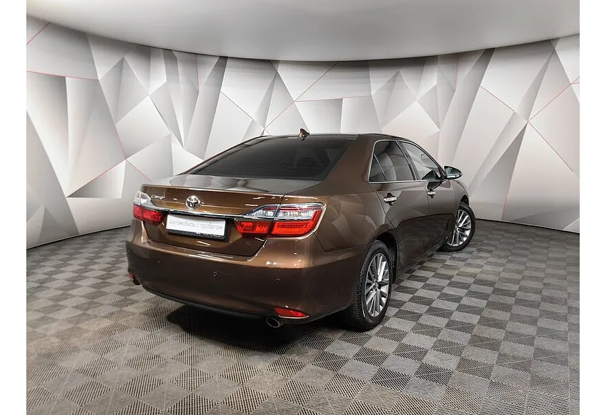 Toyota Camry 2.5 AT (181 л.с.) Коричневый в АВИЛОН. Слайд №2