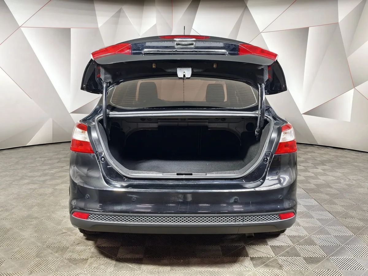 Ford Focus 1.6 Ti-VCT PowerShift (125 л.с.) Trend Черный в АВИЛОН. Слайд №12