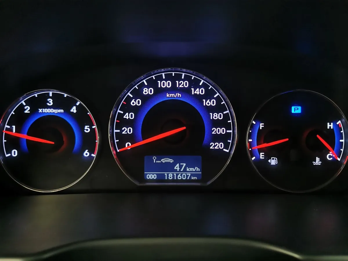 Hyundai Santa Fe 2.2 CRDi AT 4WD (197 л.с.) Comfort Серый в АВИЛОН. Слайд №16