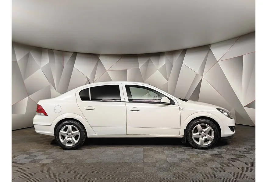 Opel Astra 1.8 AT (140 л.с.) base Белый в АВИЛОН. Слайд №6