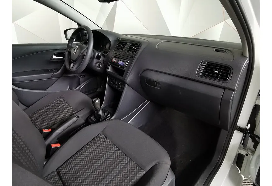 Volkswagen Polo 1.6 MPI MT (110 л.с.) Trendline Белый в АВИЛОН. Слайд №13