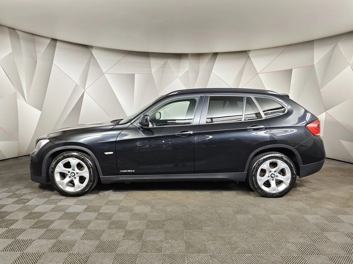 BMW X1 xDrive20d AT (184 л.с.) Черный в АВИЛОН. Слайд №4