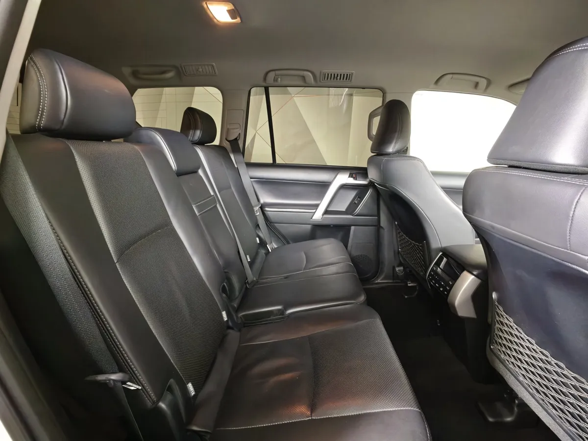 Toyota Land Cruiser Prado 2.8D AT AWD (200 л.с.) Black Vision Белый в АВИЛОН. Слайд №16