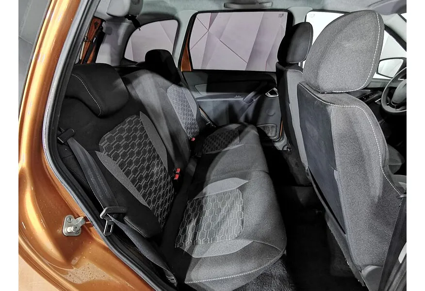 ВАЗ (Lada) Granta 1.6 MT (106 л.с.) Оранжевый в АВИЛОН. Слайд №17