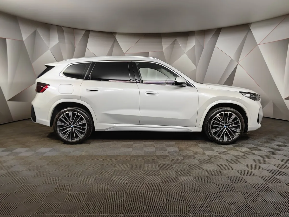 BMW X1 xDrive25 Li (204 л.с.) Белый в АВИЛОН. Слайд №6