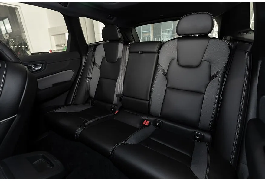 Volvo XC60 2.0 AT AWD (264 л.с.) Luxury Edition Черный в АВИЛОН. Слайд №8