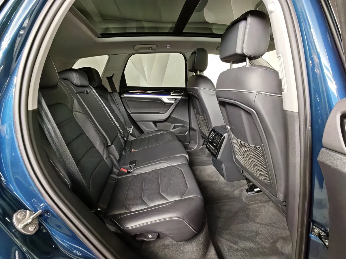 Volkswagen Touareg 3.0 V6 TDI Tiptronic 4Motion (249 л.с.) R-Line Синий в АВИЛОН. Слайд №16