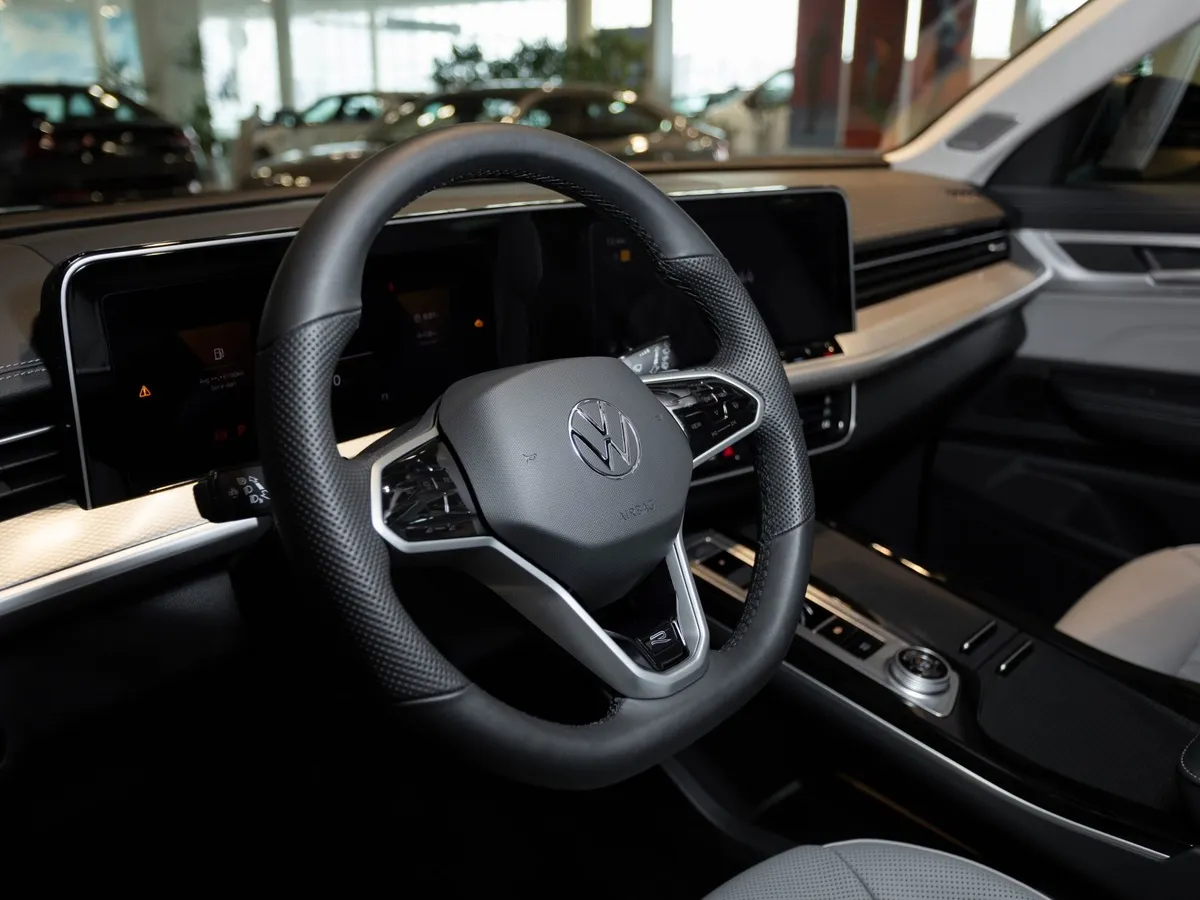 Volkswagen Tavendor 2.0TSI DSG 4WD (220 л.с.) R-Line Cruise Edition Серый в АВИЛОН. Слайд №8