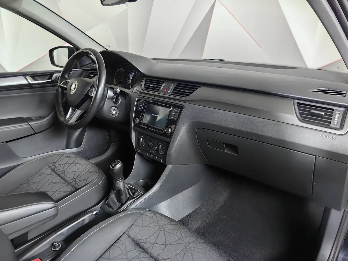 Skoda Rapid 1.6 MT (90 л.с.) Черный в АВИЛОН. Слайд №13