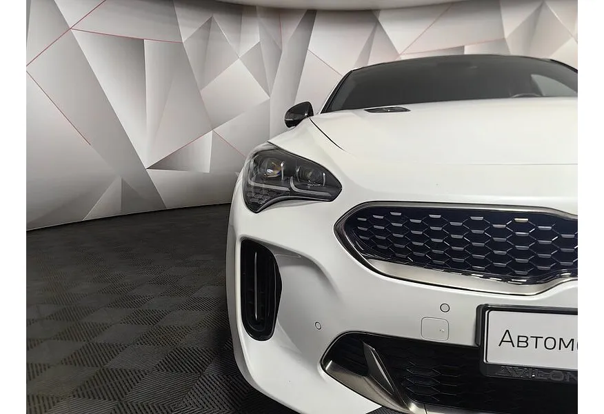 Kia Stinger 2.0 AT AWD (247 л.с.) GT Line Белый в АВИЛОН. Слайд №17