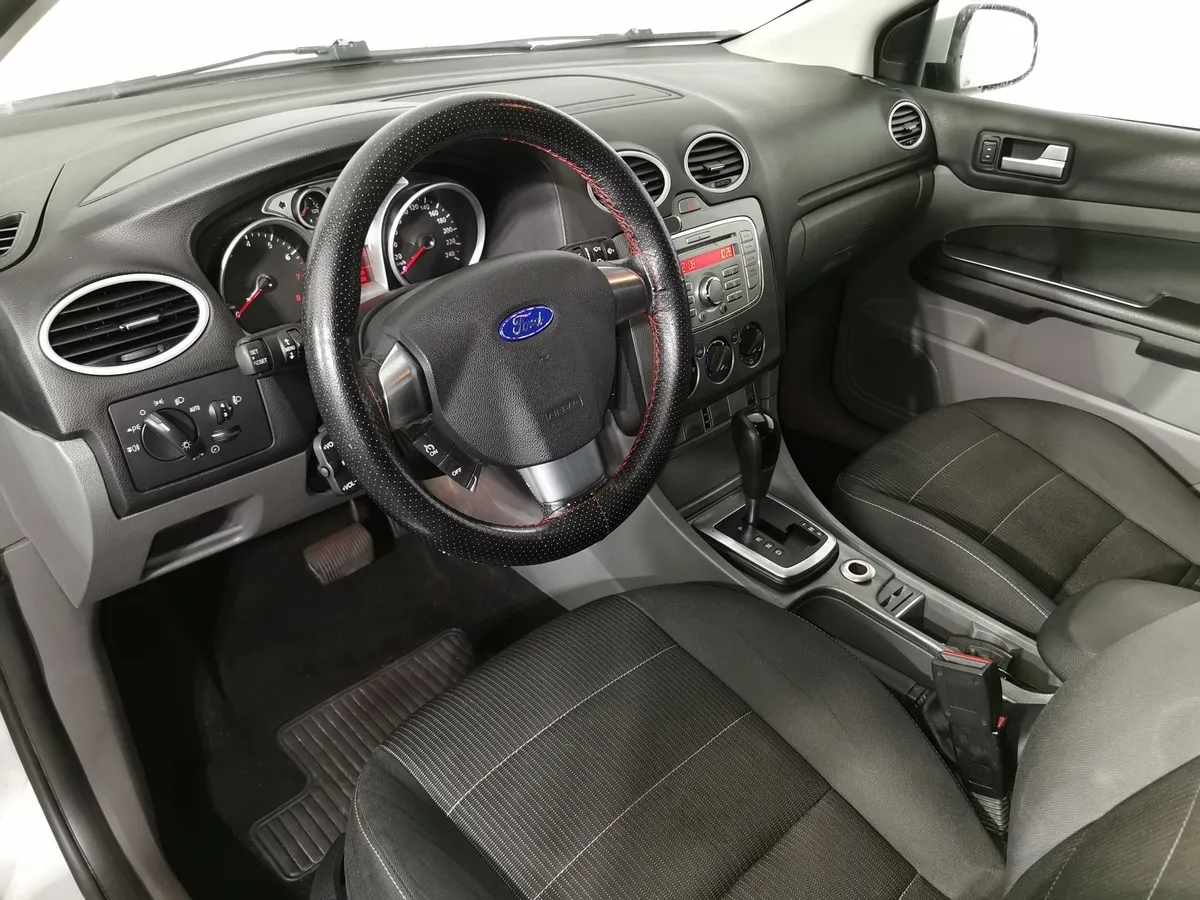 Ford Focus 1.6 AT (101 л.с.) Серебристый в АВИЛОН. Слайд №17