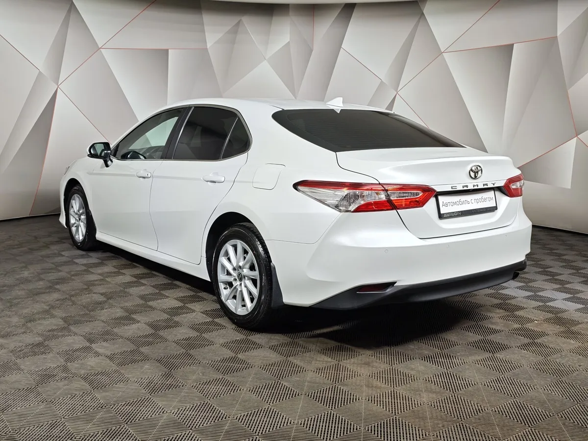 Toyota Camry 2.0 AT (150 л.с.) Белый в АВИЛОН. Слайд №4