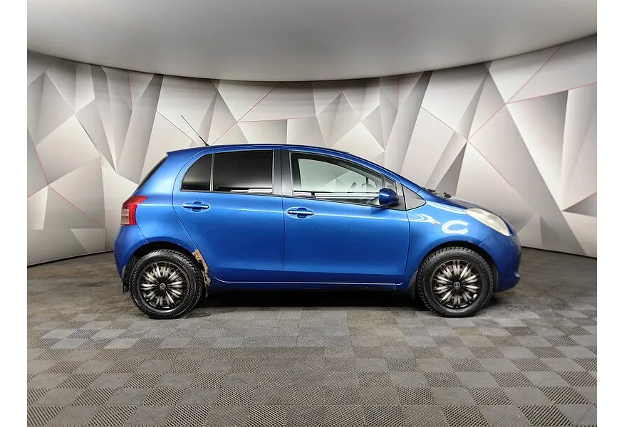 Toyota Yaris 1.3 MMT (87 л.с.) Синий в АВИЛОН. Слайд №6