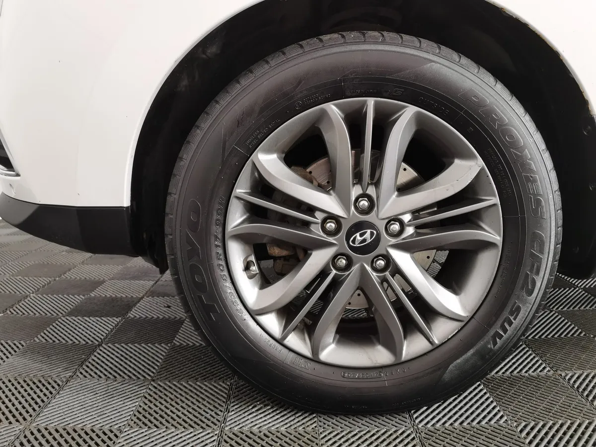 Hyundai ix35 2.0 AT 4WD (150 л.с.) Travel Белый в АВИЛОН. Слайд №9
