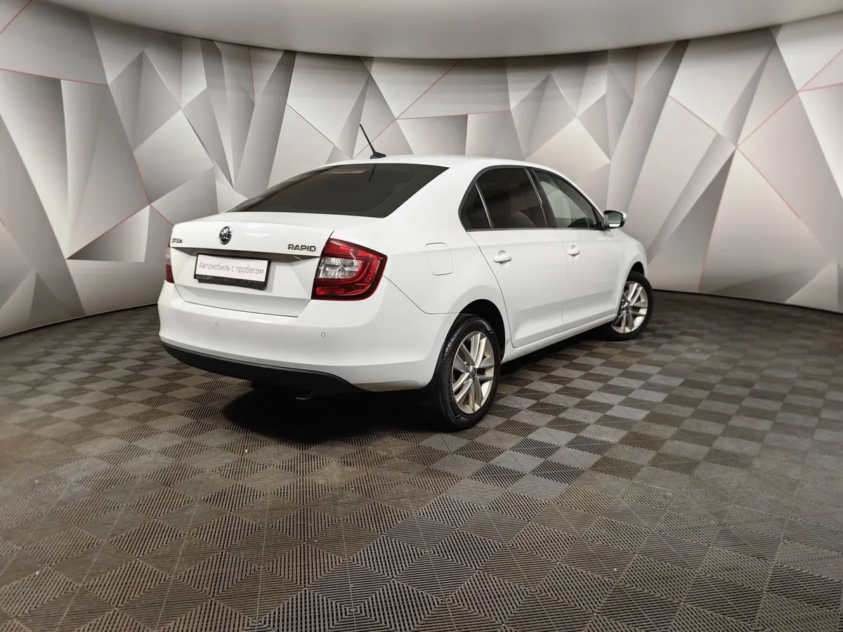 Skoda Rapid 1.6 AT (110 л.с.) Белый в АВИЛОН. Слайд №2